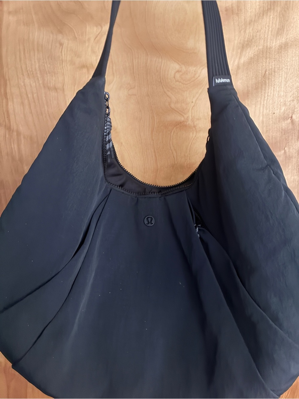 Lululemon Pleated Shoulder Bag 10L in Black